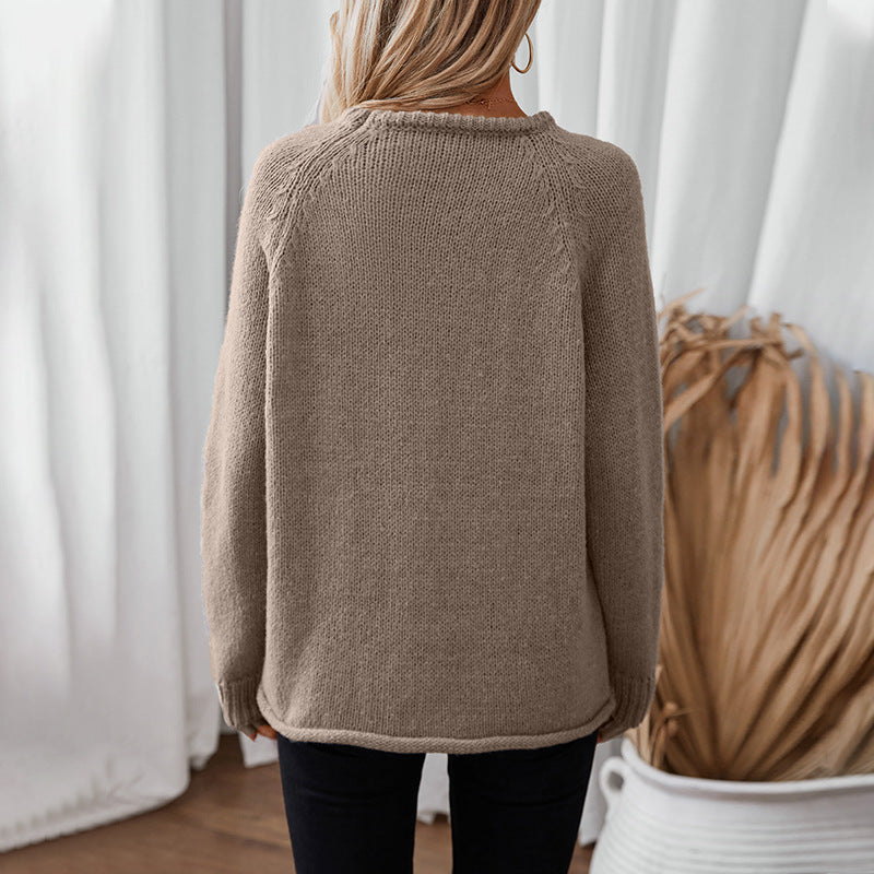 Women's cozy knitted pullover with a loose fit and round neck