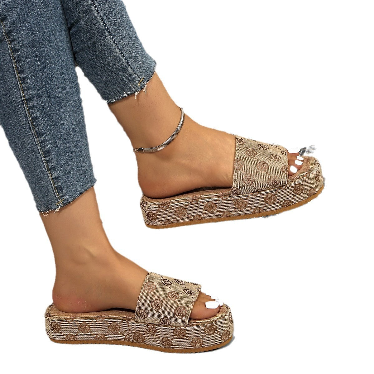 Women Platform Slip Sandals with Stylish Graphic Print