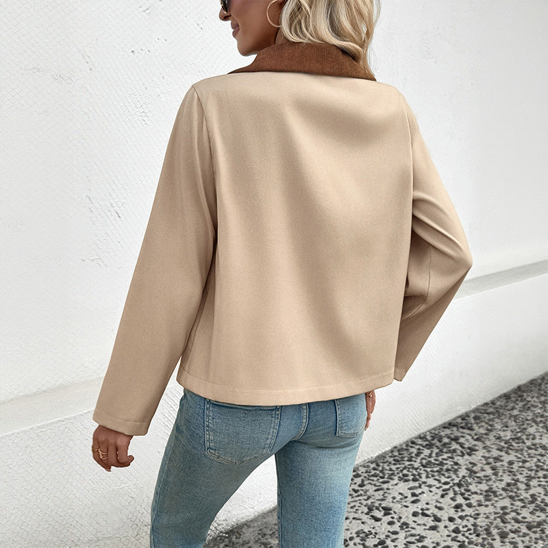 Women’s stylish transitional jacket with fashionable collar and practical pockets