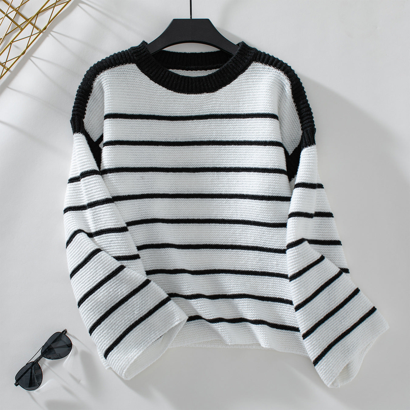 Women's casual knit pullover with blocking stripe pattern and wide cut