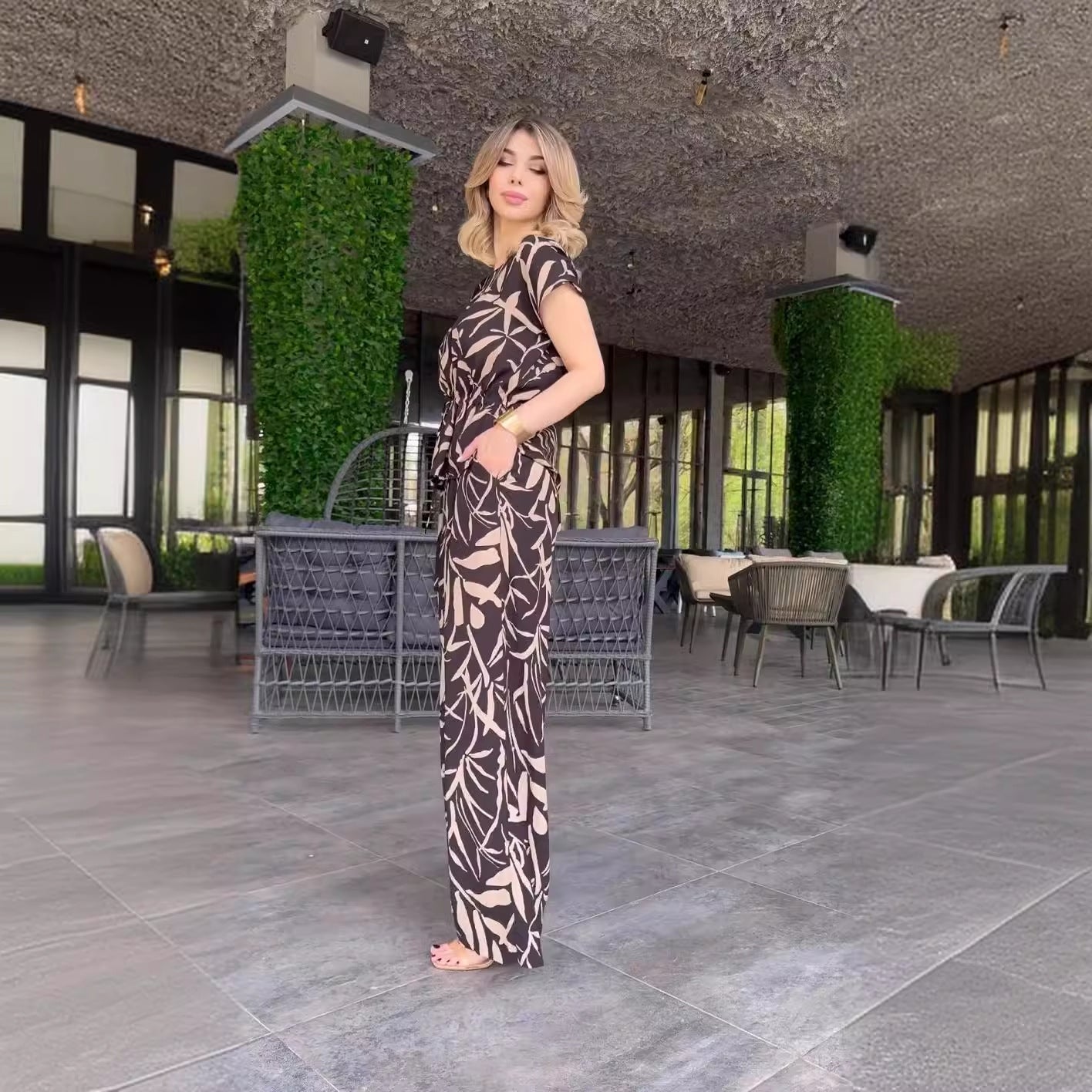 Women's Flowing Jumpsuit with Floral Design and Elastic Waist
