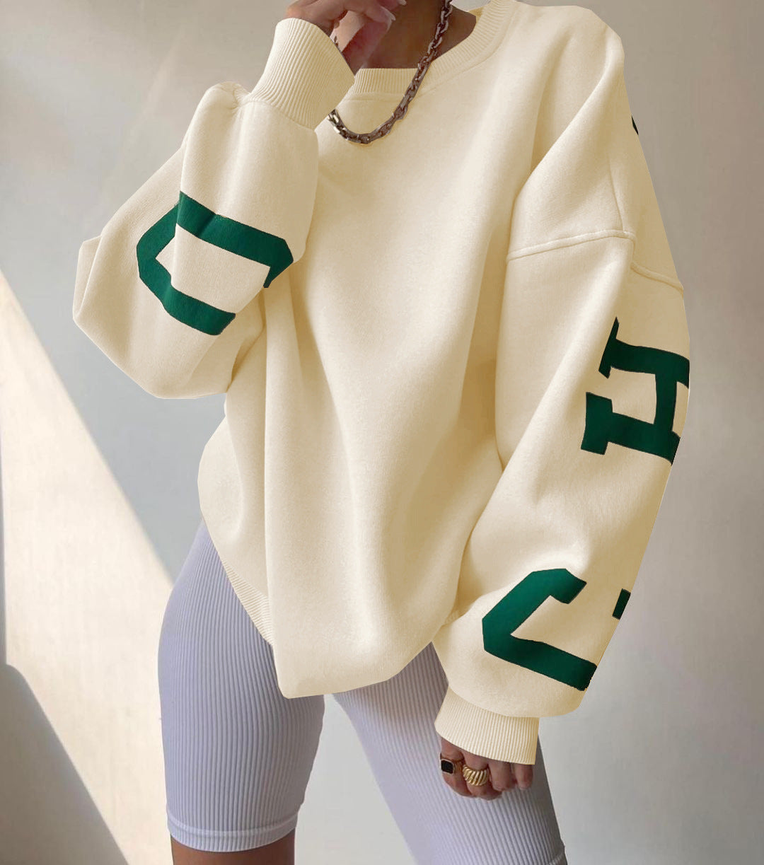 Women's casual oversized sweater with contrasting sleeves