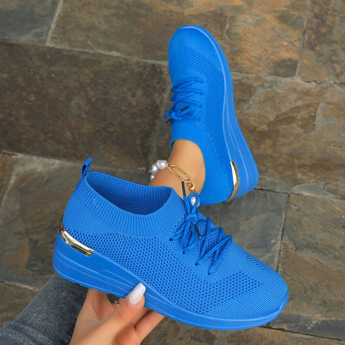 Women's comfortable sport sneakers with breathable upper material and elegant platform sole