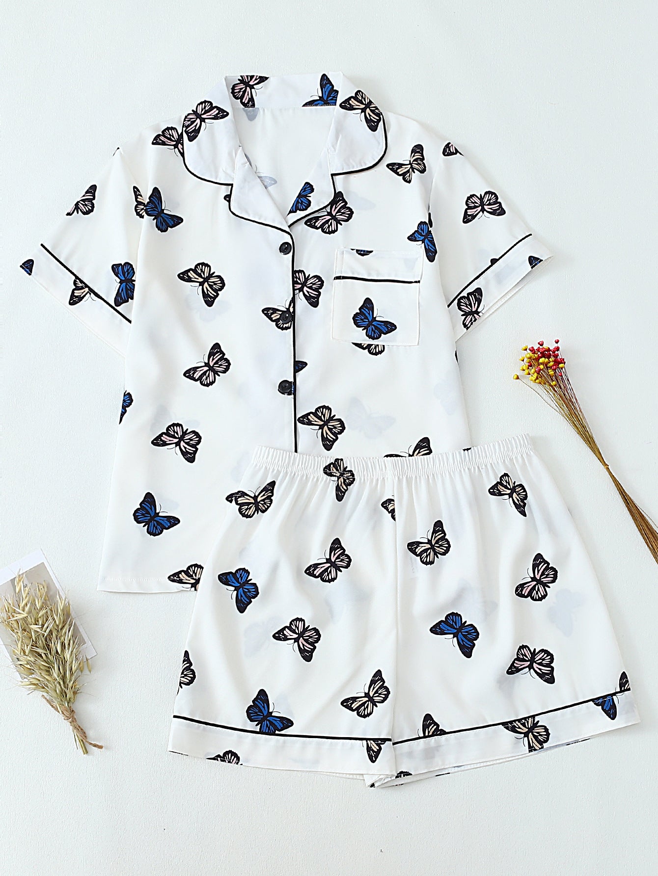 Women's pajama set with hearts and fine stripes