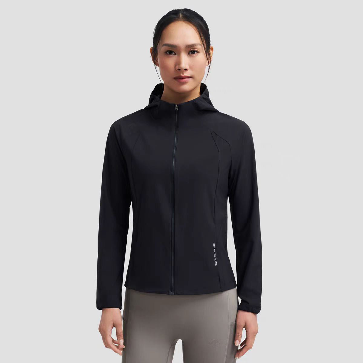 Women's training jacket with high collar and breathable material