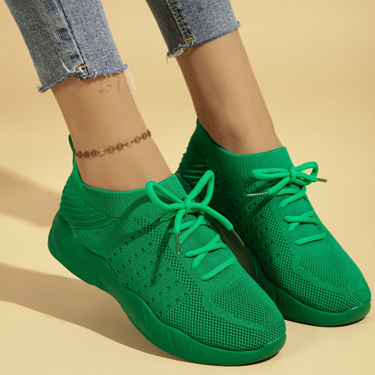 Ladies breathable slip-on sports shoes with flexible upper material