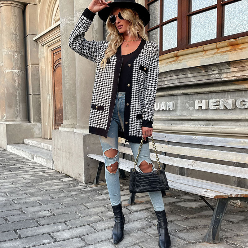 Ladies cardigan in fashionable houndstooth pattern with elegant button details