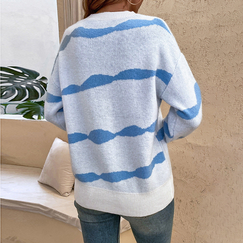 Women's casual pullover with modern wave pattern and loose fit