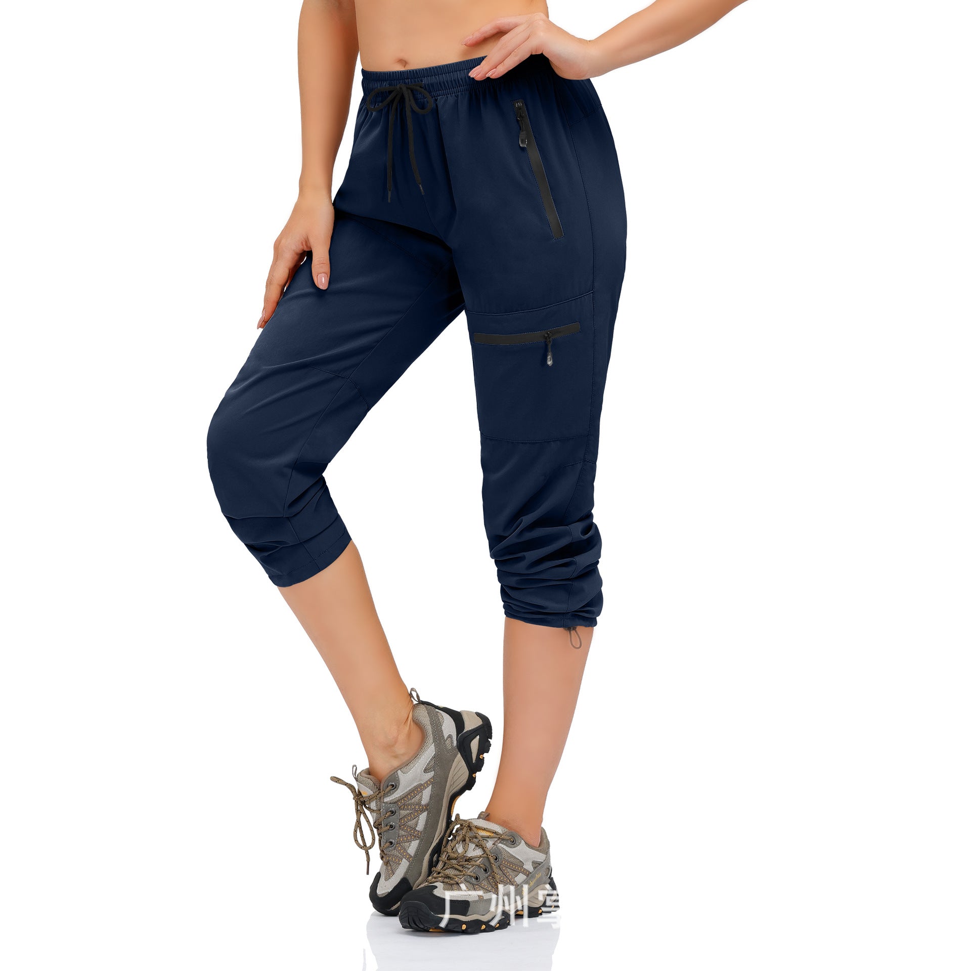 Women's multifunctional sports pants with practical pockets and elastic waistband
