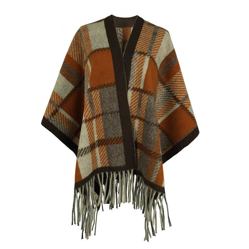 Women's elegant poncho with modern check pattern and fringes