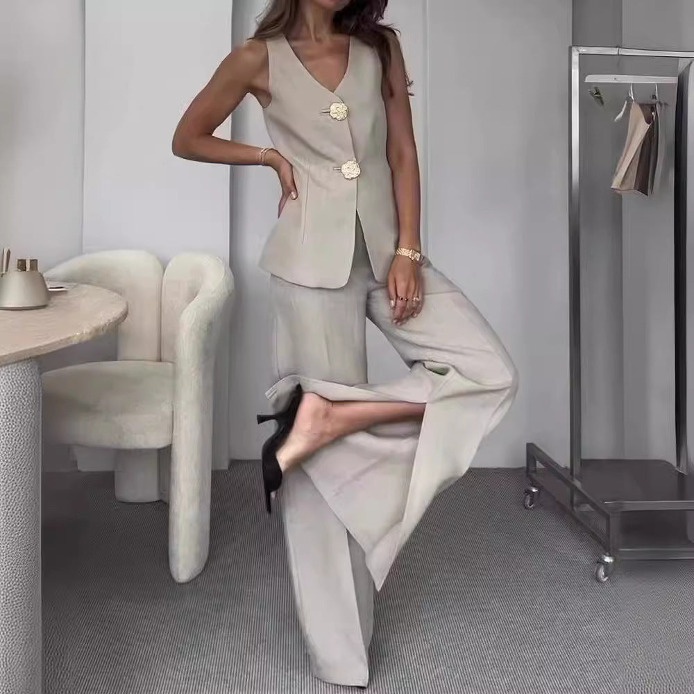 Women's suit with tailored cut and elegant button detailing