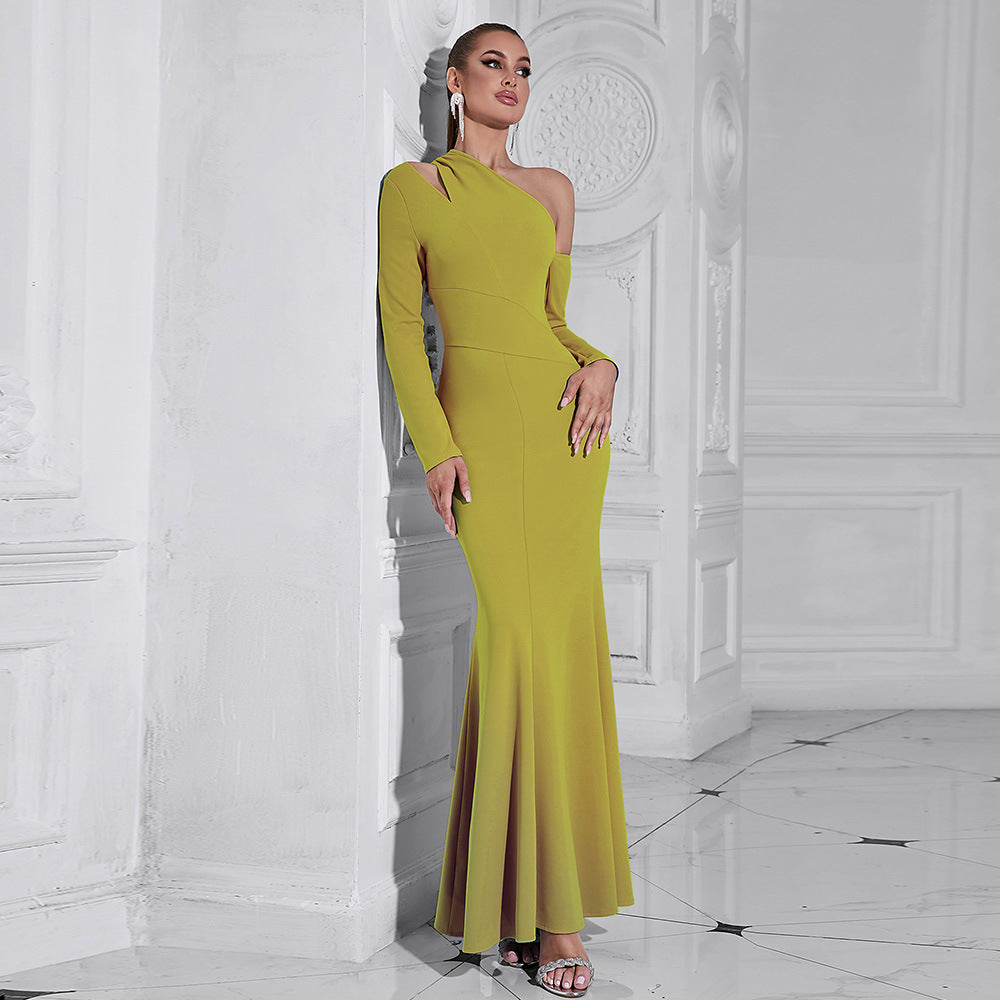Ladies Elegant Maxi Dress with Asymmetric Neckline and Figure-Hugging Silhouette
