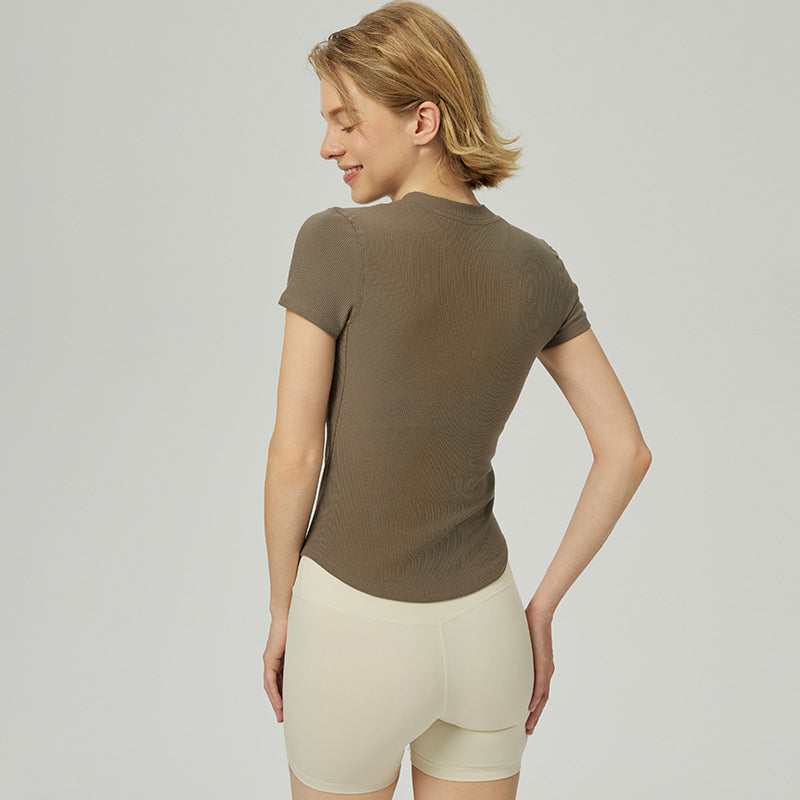 Ladies short sleeve shirt with elegant button placket and fine rib structure