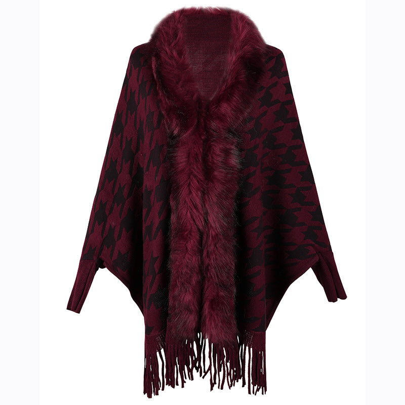 Ladies stylish poncho with exclusive fur trim and modern star pattern