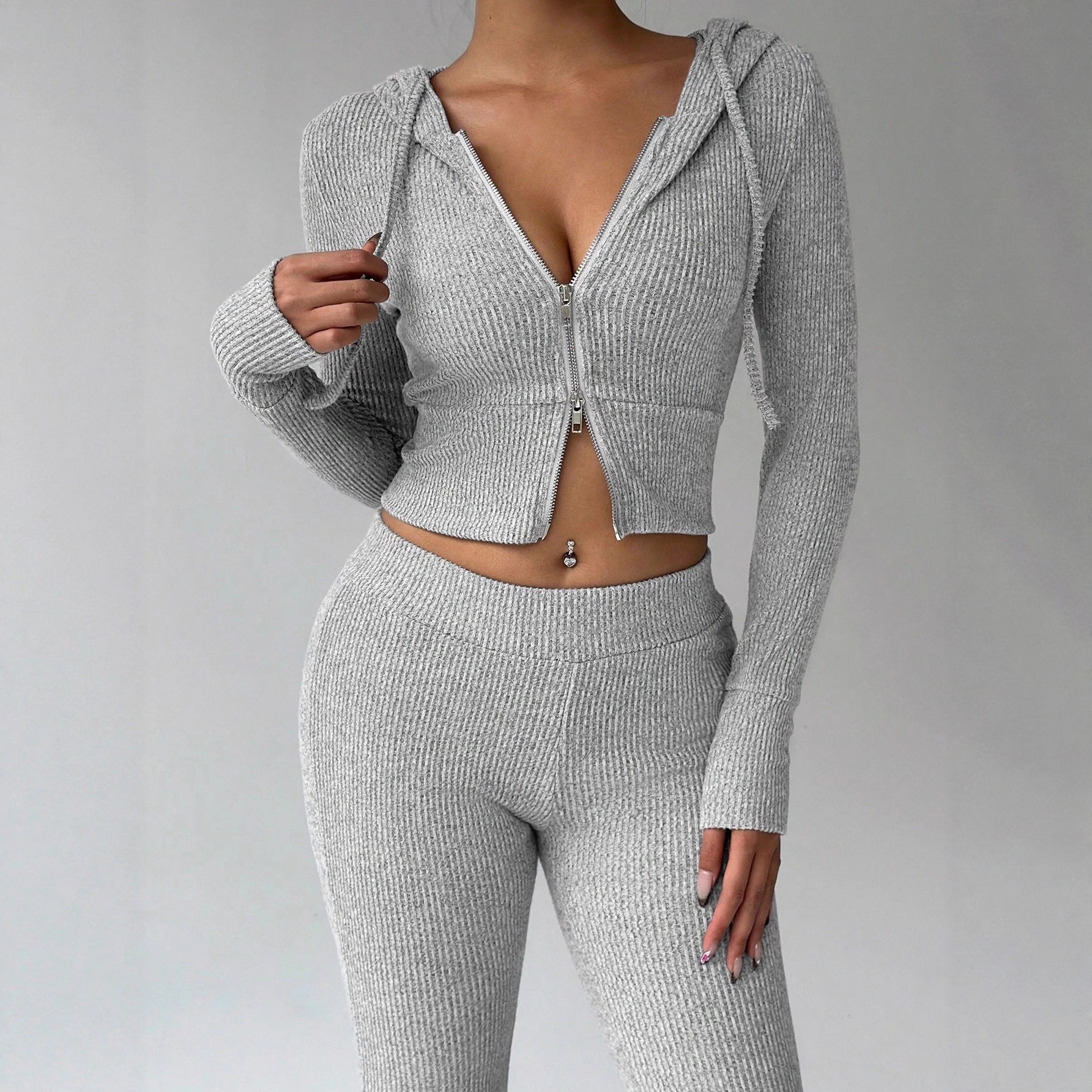 Women's leisure combination with short hoodie and wide leg