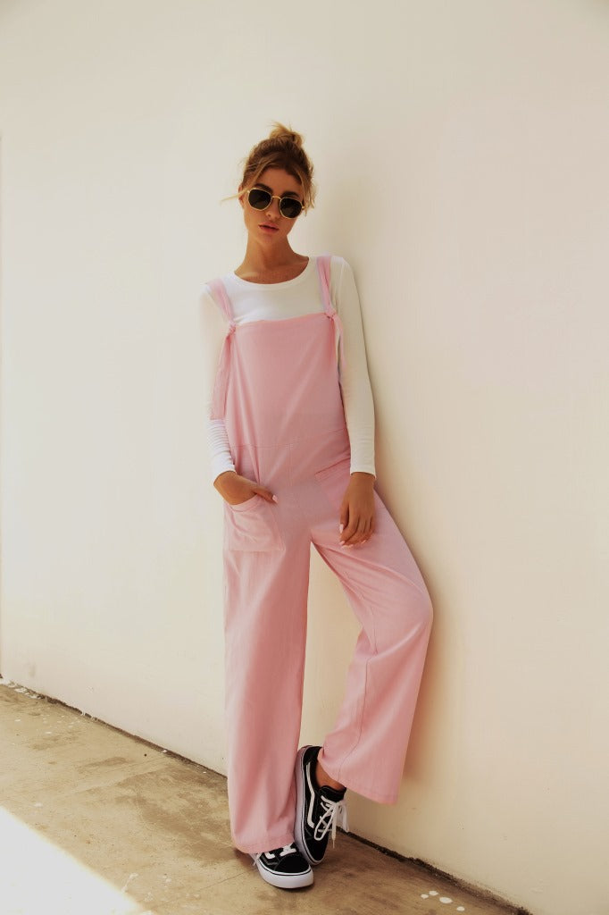 Women's jumpsuit with practical pockets and adjustable straps