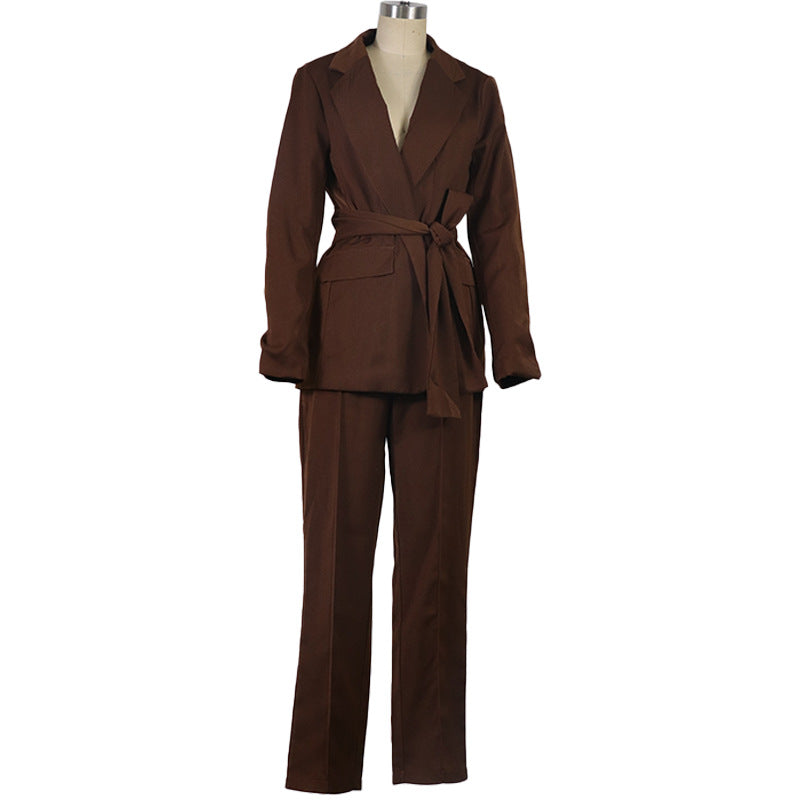 Women's blazer suit with tailored fit and elegant belt