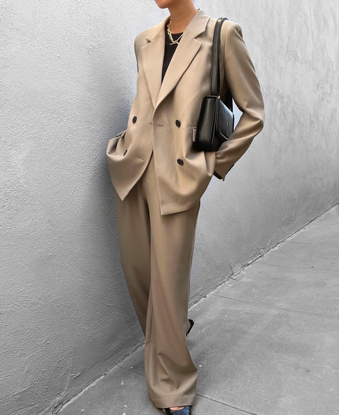 Women's suit jacket and pants in elegant oversized style