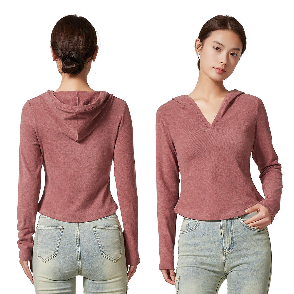 Women's hooded top with moisture-regulating technology and fashionable cut