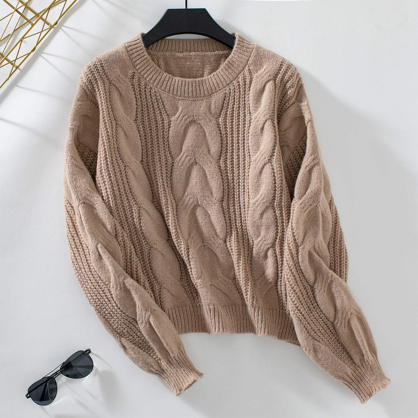Women's chunky knit pullover with voluminous sleeves and cable pattern