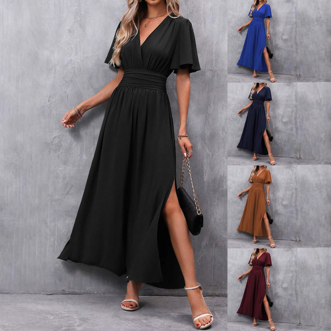 Women's maxi dress with flowing cut and elegant sleeves