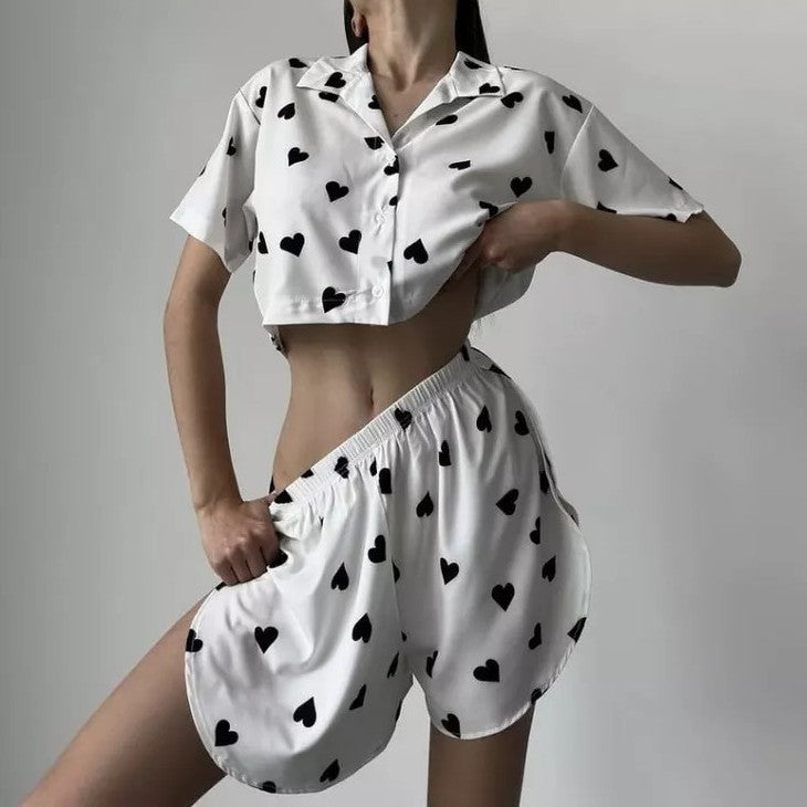 Women's pajama set with short top and elastic waistband