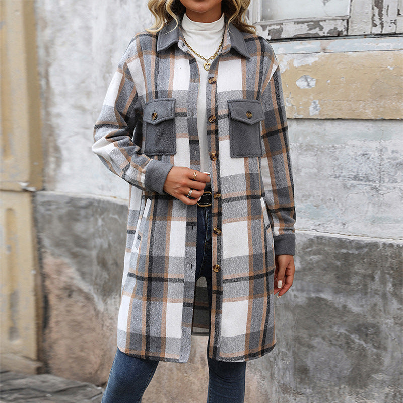 Women's checked coat with practical pocket design and classic cut