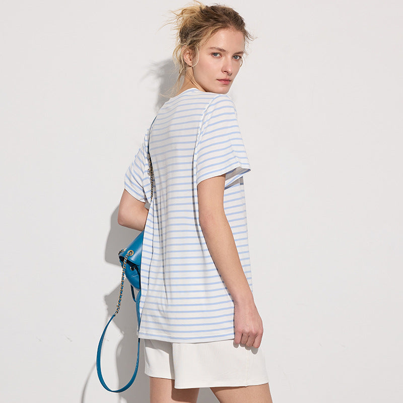 Women's casual striped oversized t-shirt made of soft cotton with round neckline