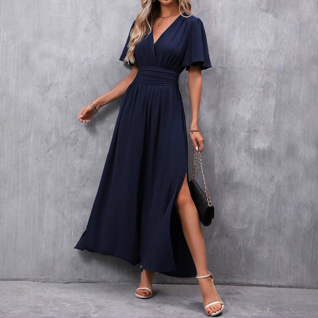 Women's maxi dress with flowing cut and elegant sleeves