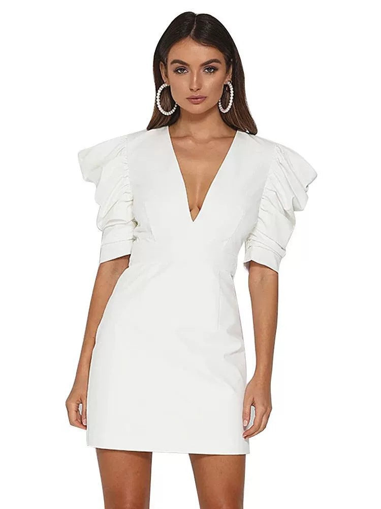 Women's chic and form-fitting mini dress with voluminous puff sleeves