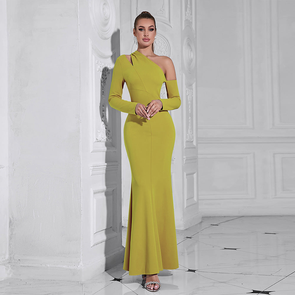 Ladies Elegant Maxi Dress with Asymmetric Neckline and Figure-Hugging Silhouette
