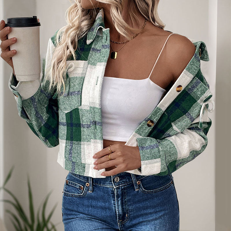 Women's casual checked jacket with practical pockets and stylish button details