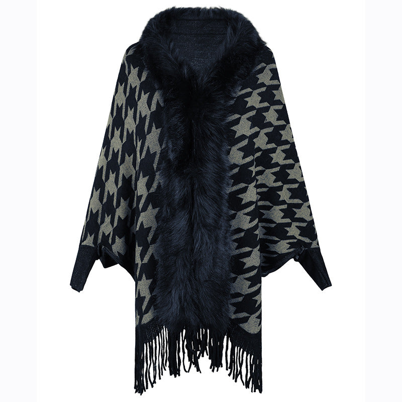 Ladies stylish poncho with exclusive fur trim and modern star pattern