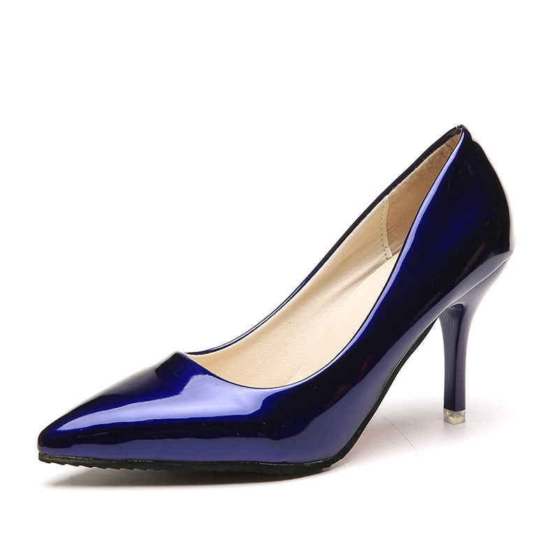 Ladies Elegant High Gloss Pumps with Slim Silhouette and Comfortable Inner Lining