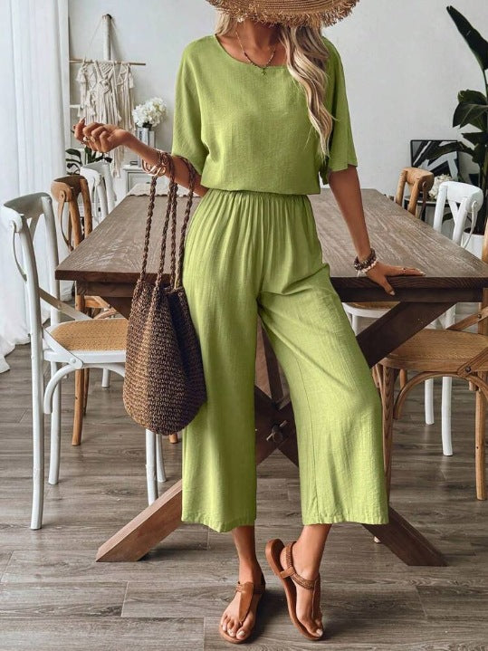 Women's wide jumpsuit with elastic waistband and casual cut