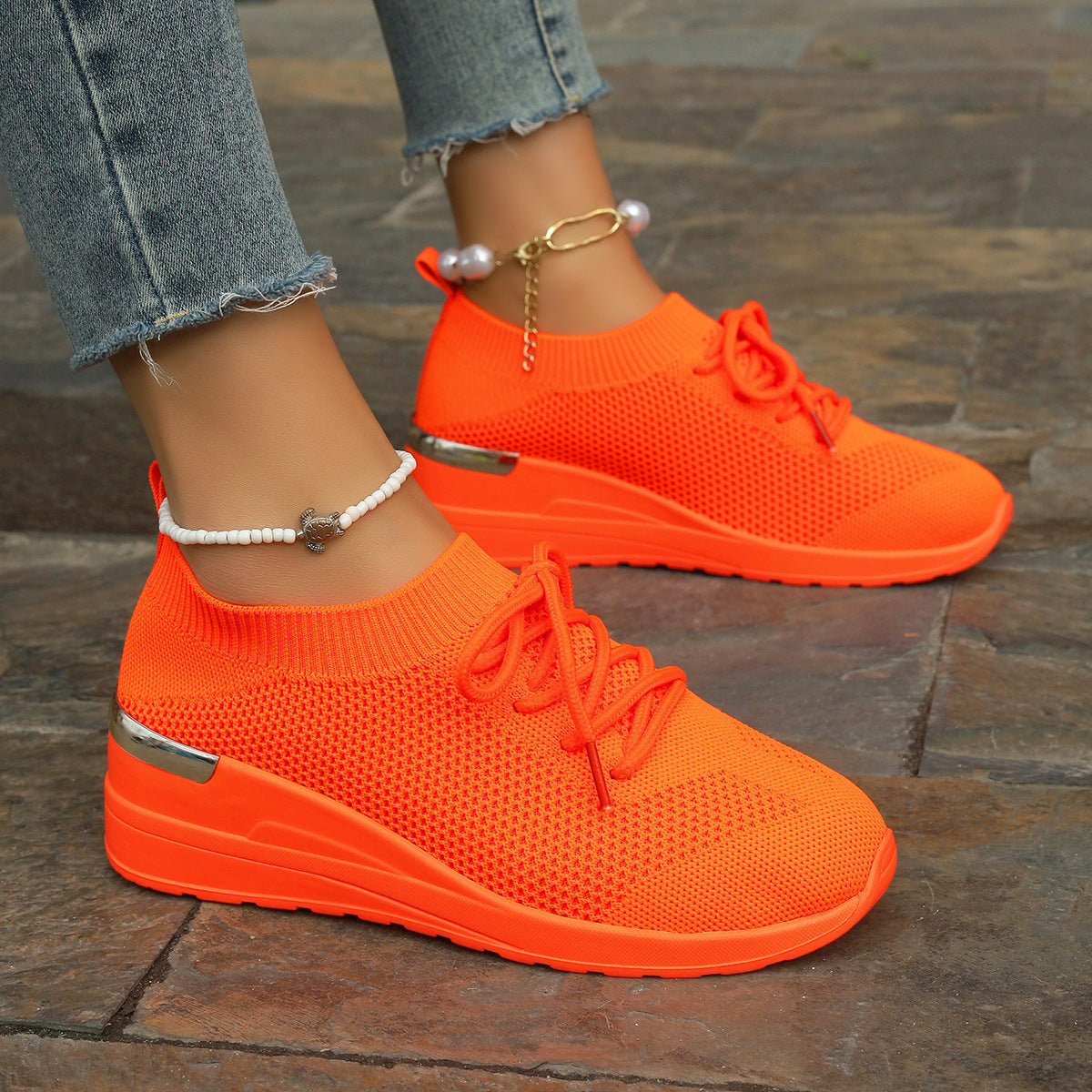 Women's comfortable sport sneakers with breathable upper material and elegant platform sole