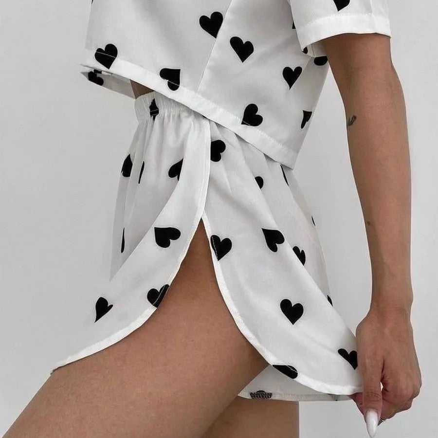 Women's pajama set with short top and elastic waistband