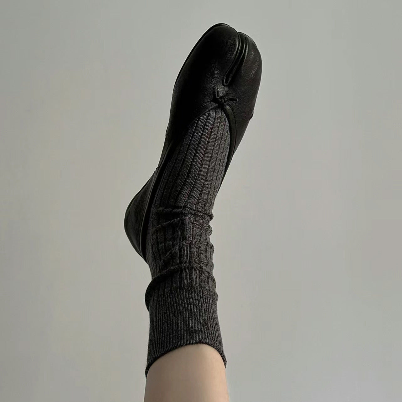 Women's contemporary split-toe ballerinas