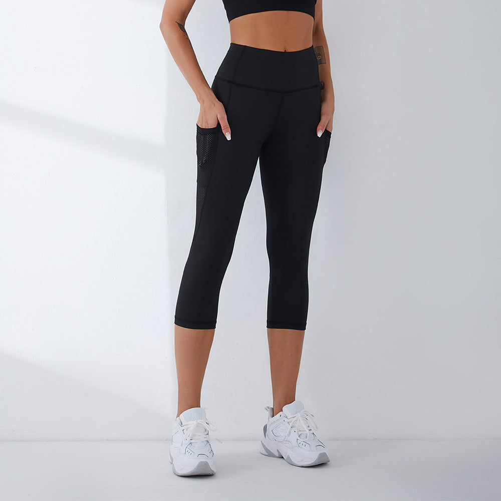Women's sports leggings with high waistband and practical side pockets