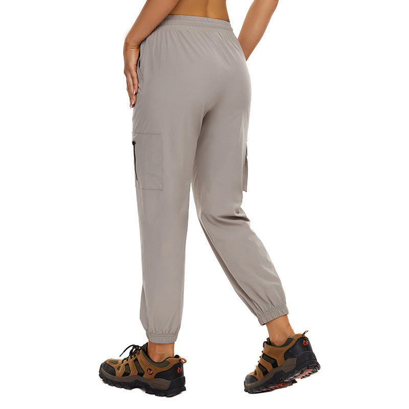 Women's cargo pants with elastic waistband and practical pockets