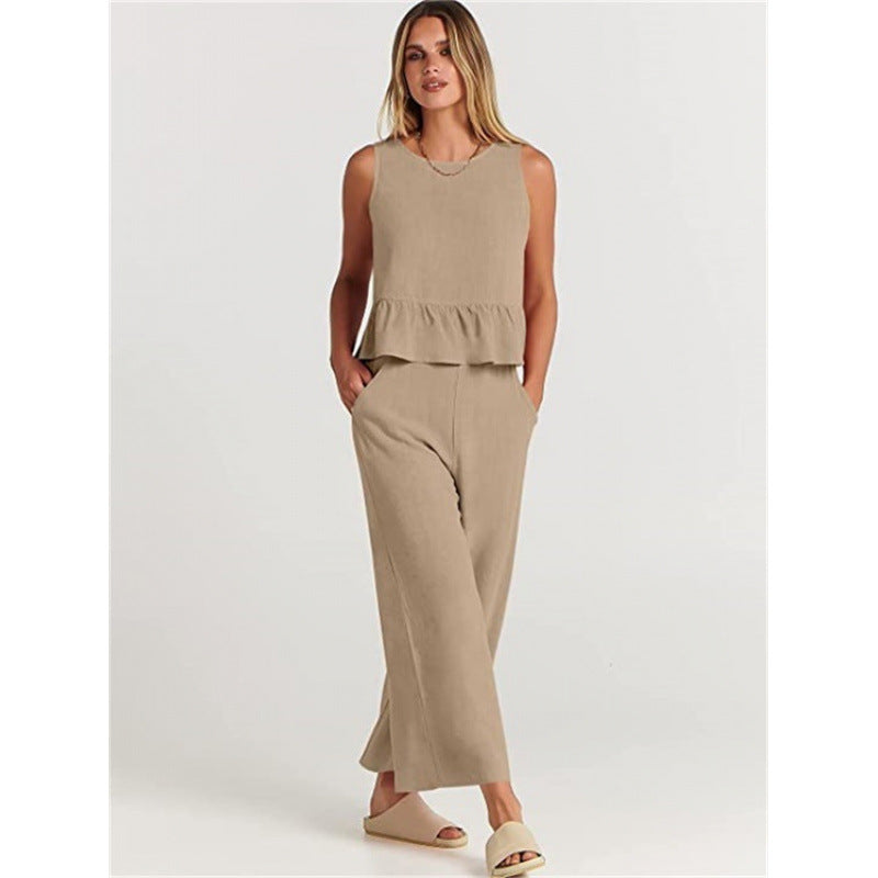 Women's casual jumpsuit with voluminous top and side pockets