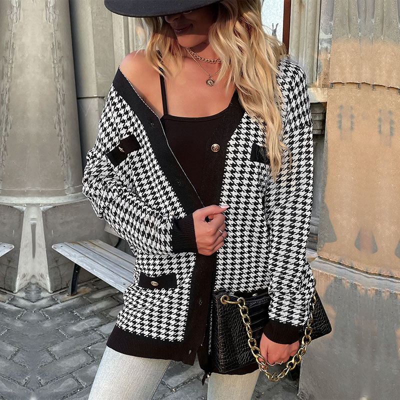 Ladies cardigan in fashionable houndstooth pattern with elegant button details