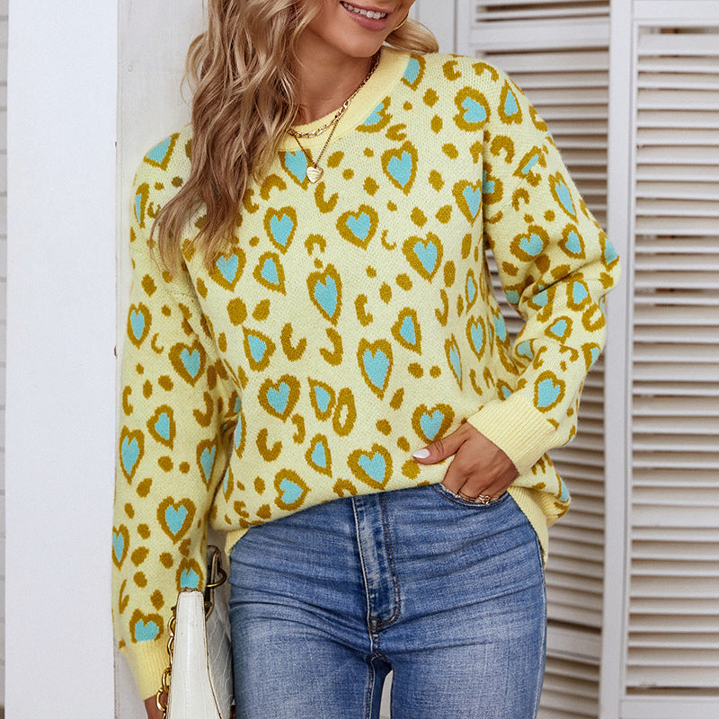 Women's playful pullover with heart and leopard pattern
