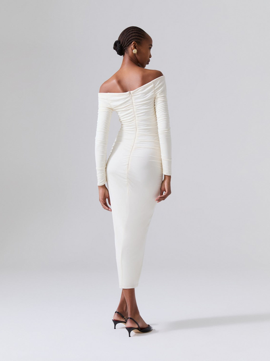 Women's Elegant Dress with Off-Shoulder Design and Sophisticated Ruffles