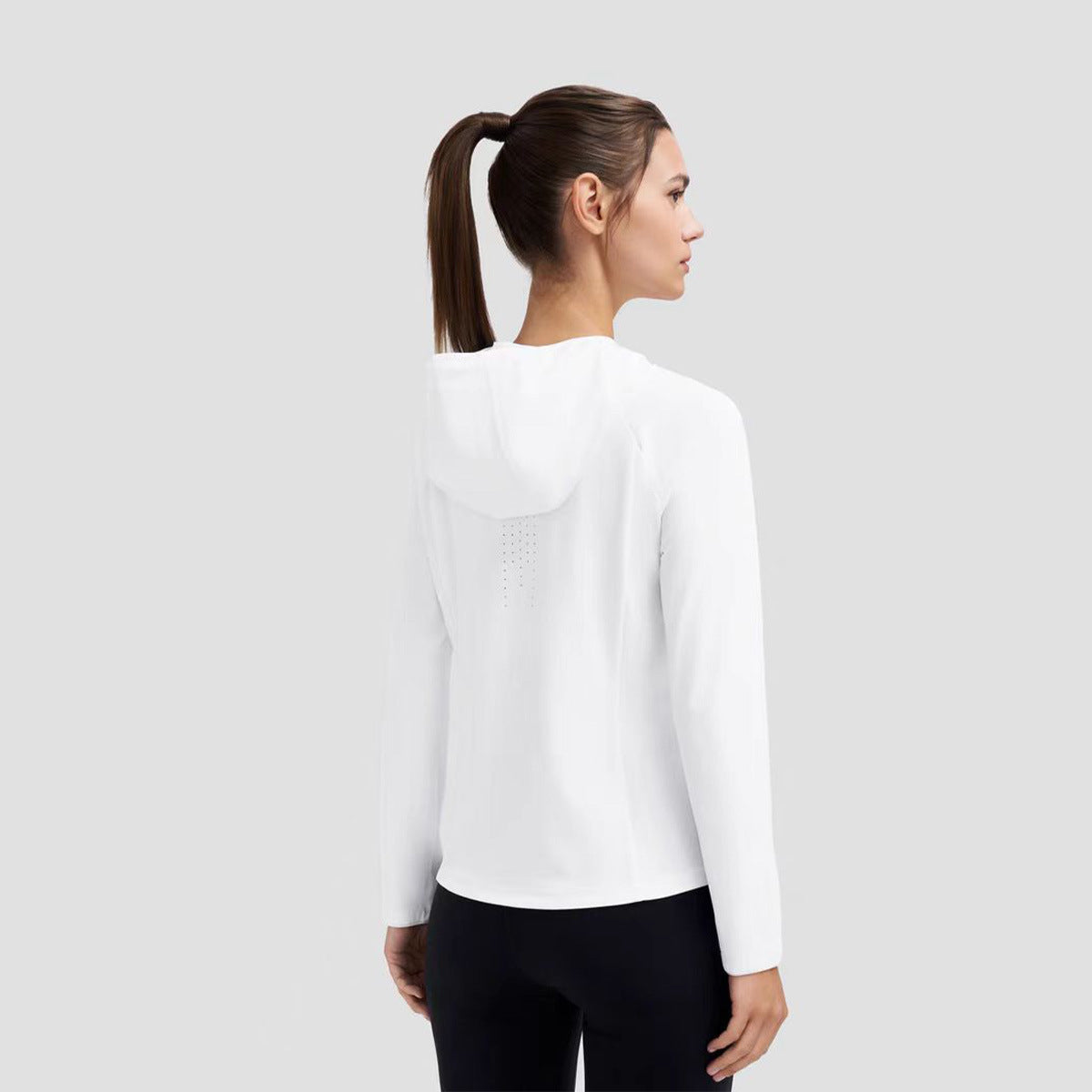 Women's training jacket with high collar and breathable material