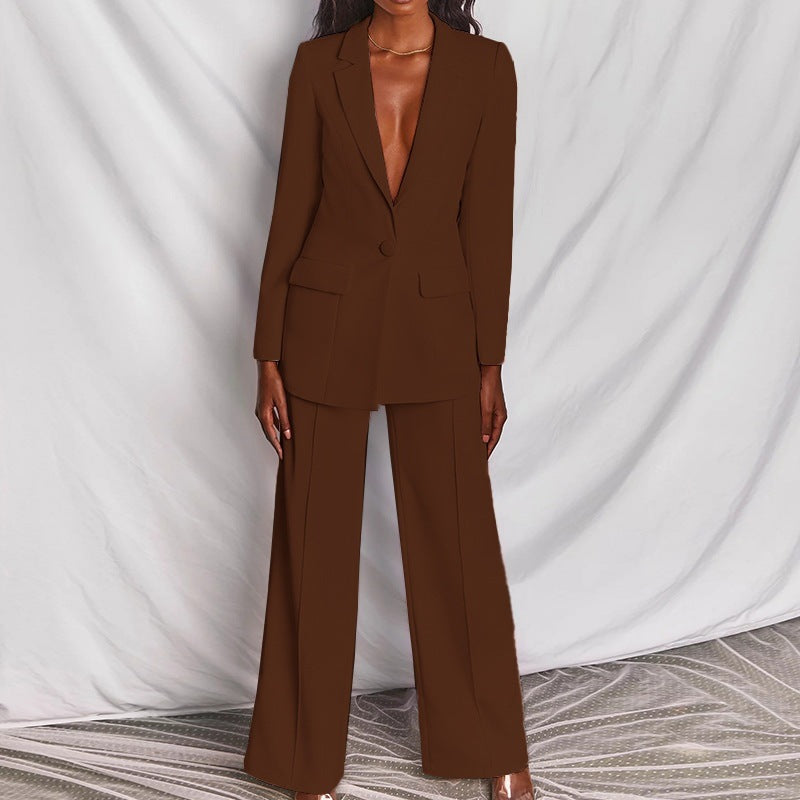 Ladies Elegant Suit with Oversized Fit and Fashionable Accents