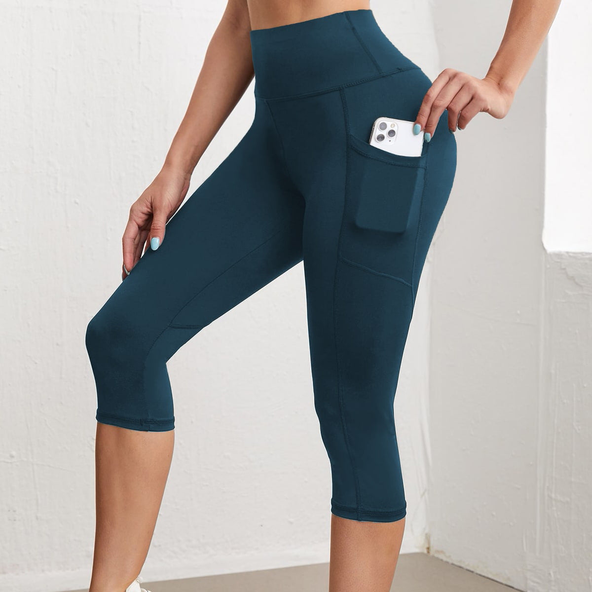 Women's sports leggings with pockets