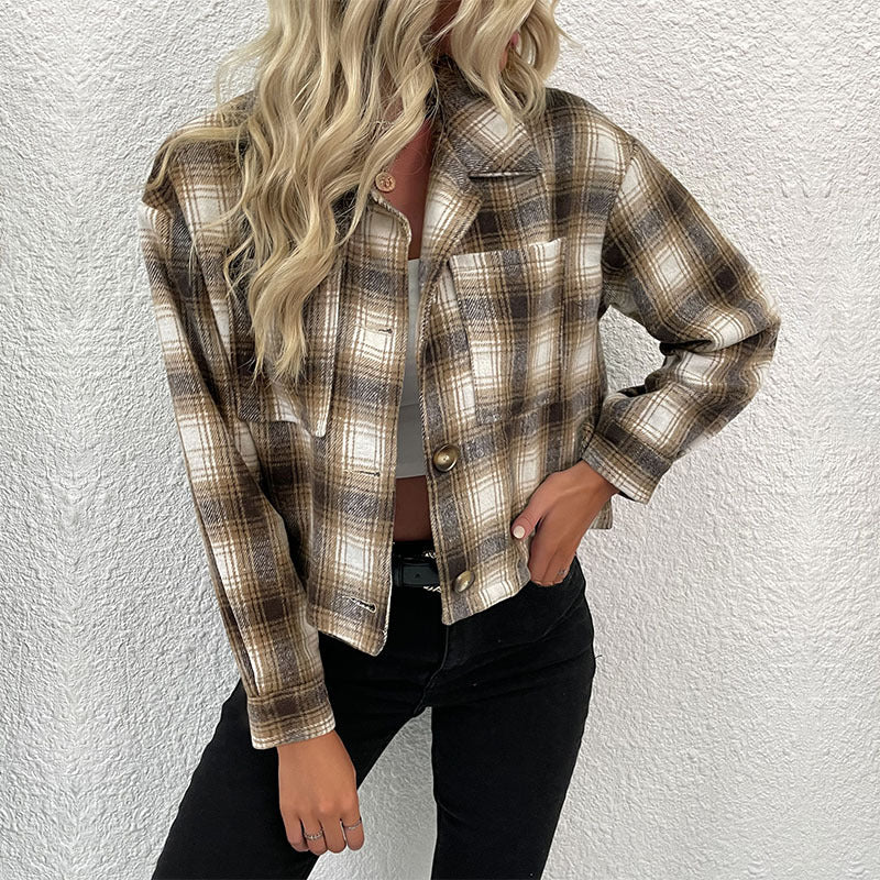 Women's checked short jacket in a casual cut with practical pockets