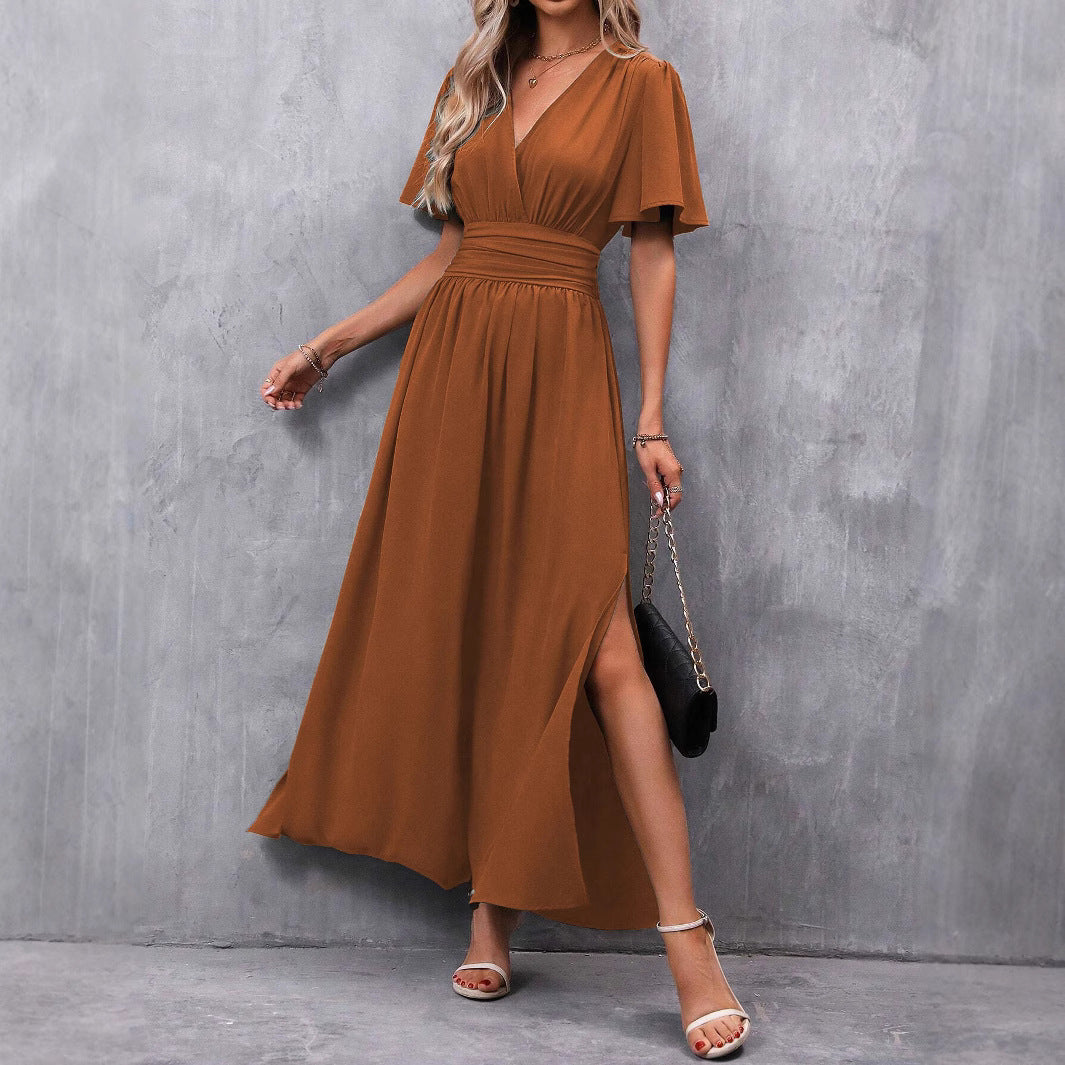 Women's maxi dress with flowing cut and elegant sleeves