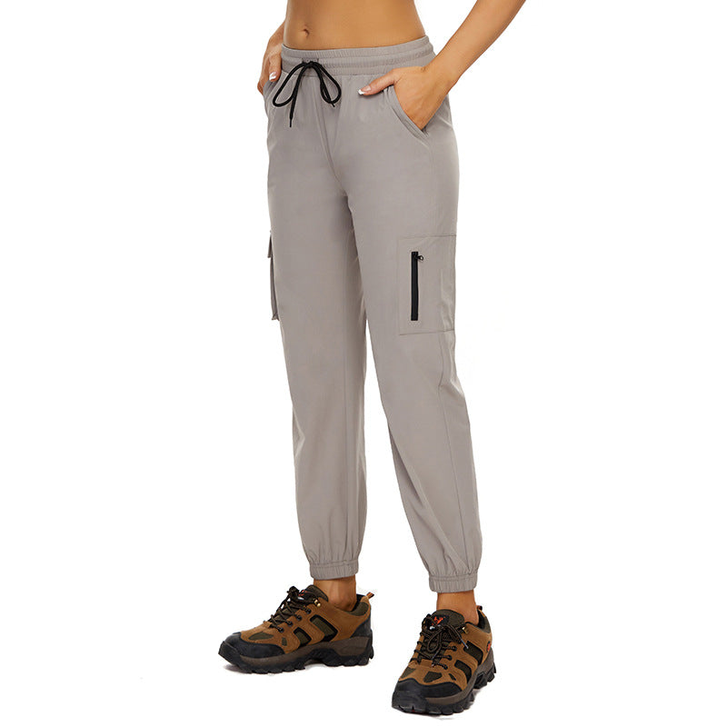 Women's cargo pants with elastic waistband and practical pockets
